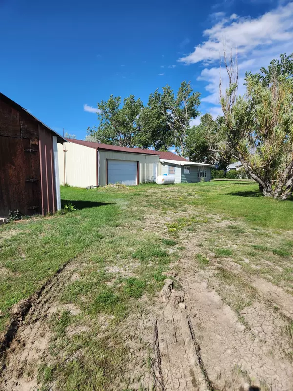 313 S Teigen Ave, Winnett, MT 59087