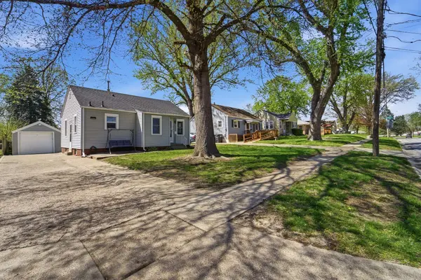 3914 E 8th Street, Des Moines, IA 50316