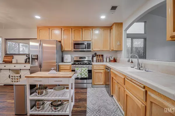 9514 Bloomsbury Court, Bakersfield, CA 93312