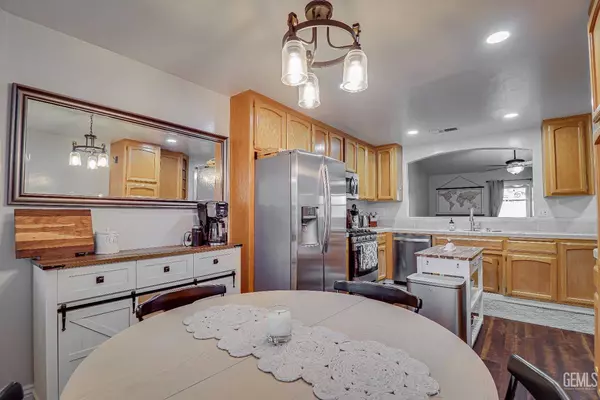 9514 Bloomsbury Court, Bakersfield, CA 93312