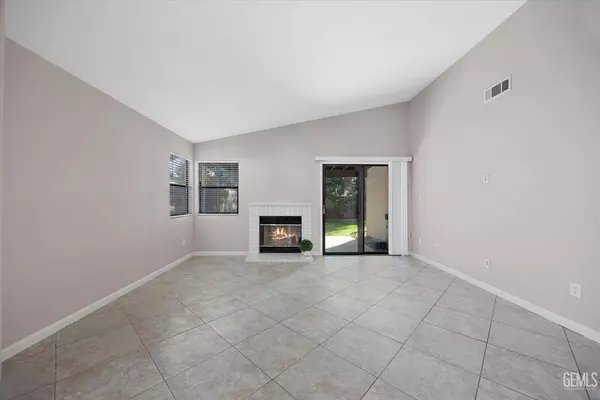 9909 Cimarron Trails Drive, Bakersfield, CA 93311