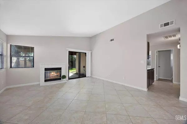 9909 Cimarron Trails Drive, Bakersfield, CA 93311