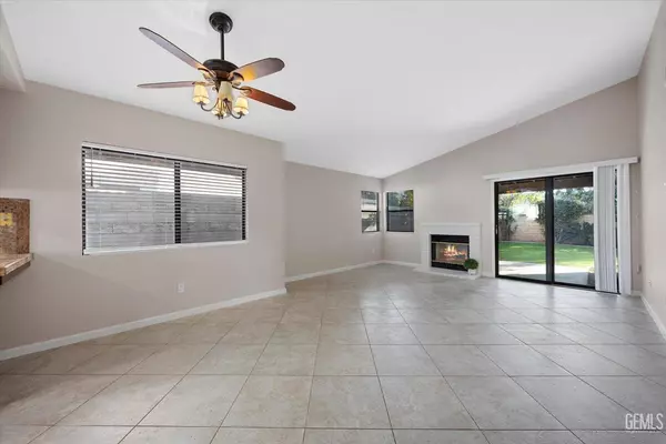 9909 Cimarron Trails Drive, Bakersfield, CA 93311