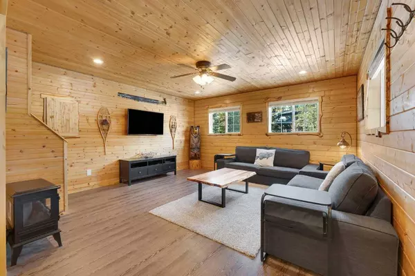 5227 Township Road 320 Township #118, Rural Mountain View County, AB T0M 1X0