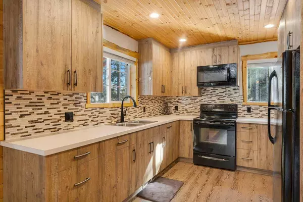 5227 Township Road 320 Township #118, Rural Mountain View County, AB T0M 1X0