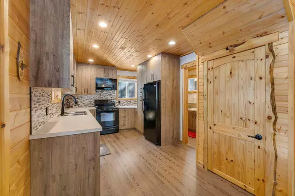 5227 Township Road 320 Township #118, Rural Mountain View County, AB T0M 1X0