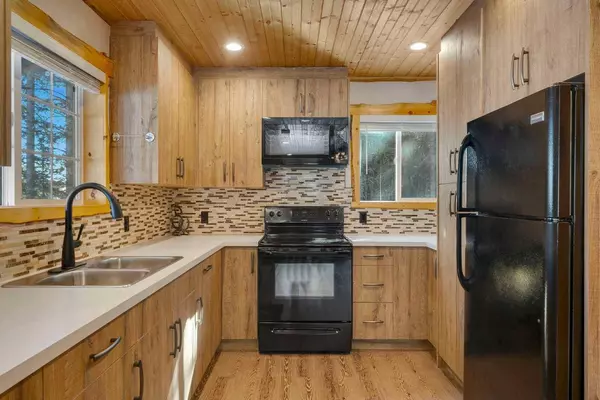 5227 Township Road 320 Township #118, Rural Mountain View County, AB T0M 1X0