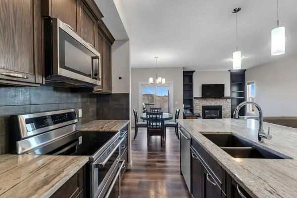 2132 Ravensdun CRES SE, Airdrie, AB T4A 3K3