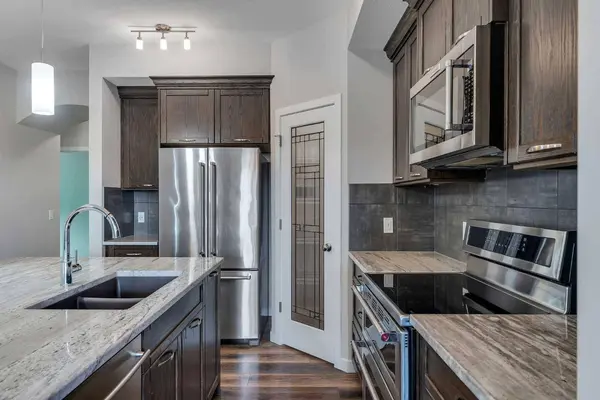 2132 Ravensdun CRES SE, Airdrie, AB T4A 3K3
