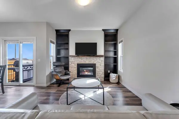 2132 Ravensdun CRES SE, Airdrie, AB T4A 3K3