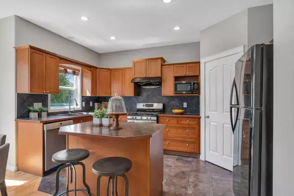 2139 Luxstone BLVD SW, Airdrie, AB T4B 0A5