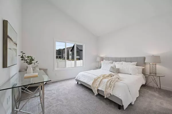 13 Bayview Mews SW, Airdrie, AB T4B 5N8