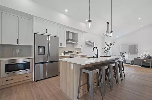 13 Bayview Mews SW, Airdrie, AB T4B 5N8