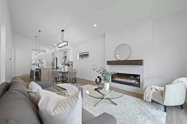 13 Bayview Mews SW, Airdrie, AB T4B 5N8