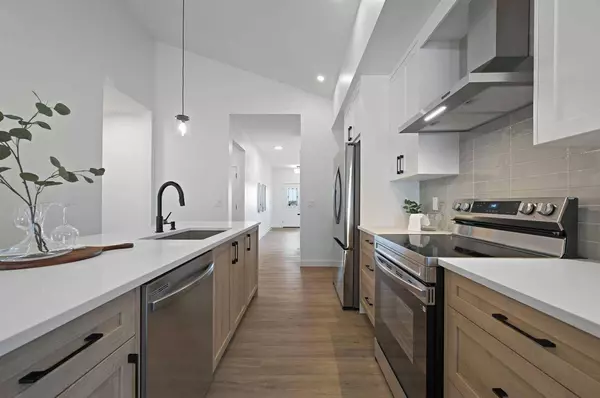 13 Bayview Mews SW, Airdrie, AB T4B 5N8