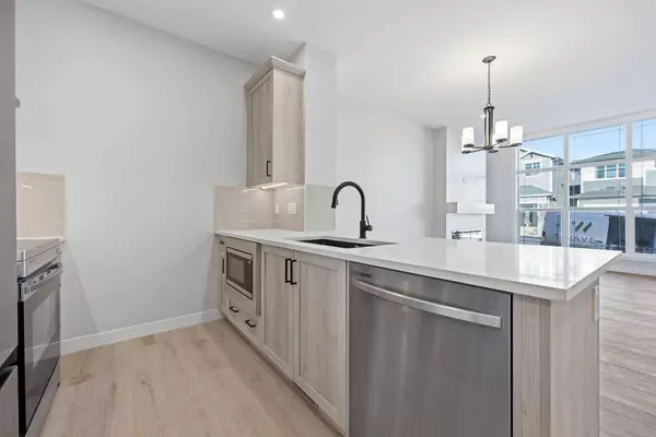 2194 Bayview DR SW, Airdrie, AB T4B 5N4