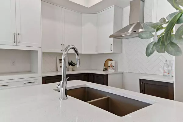 610 Bayview LN SW, Airdrie, AB T4B 5M4