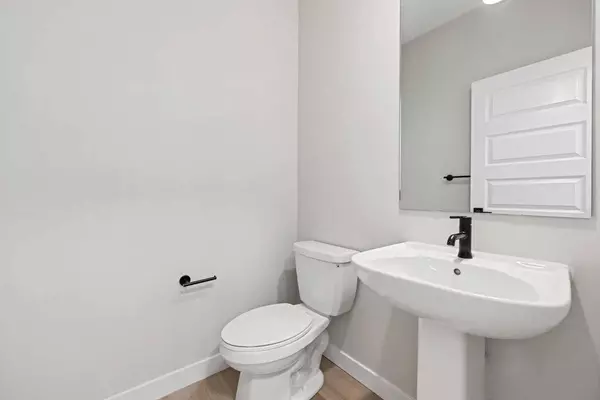 2194 Bayview DR SW, Airdrie, AB T4B 5N4