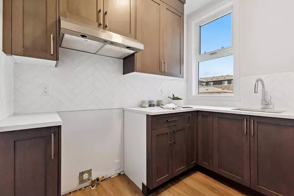 610 Bayview LN SW, Airdrie, AB T4B 5M4