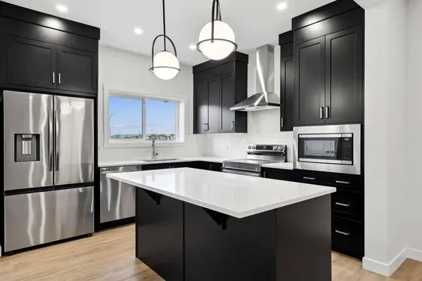 351 Fireside DR, Cochrane, AB T4C 3J1