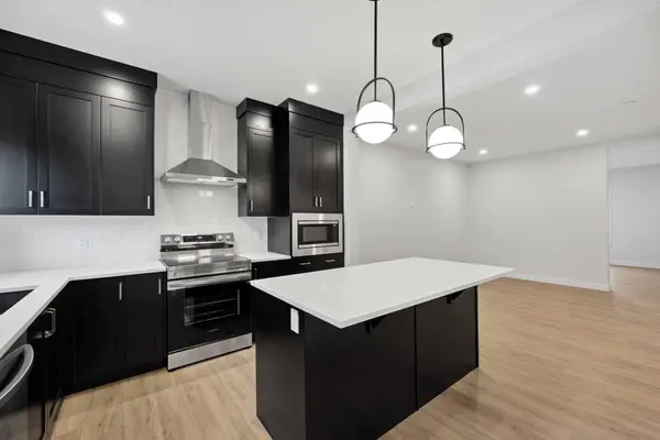 351 Fireside DR, Cochrane, AB T4C 3J1