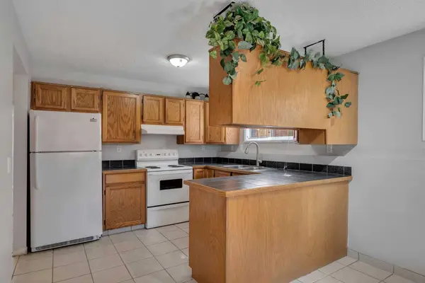 3314 Centre ST NE #2, Calgary, AB T2E 2X8