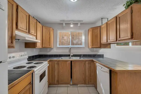 3314 Centre ST NE #2, Calgary, AB T2E 2X8