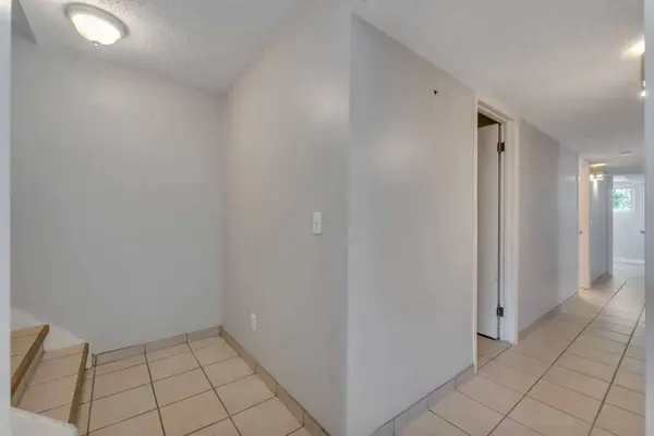 3314 Centre ST NE #2, Calgary, AB T2E 2X8