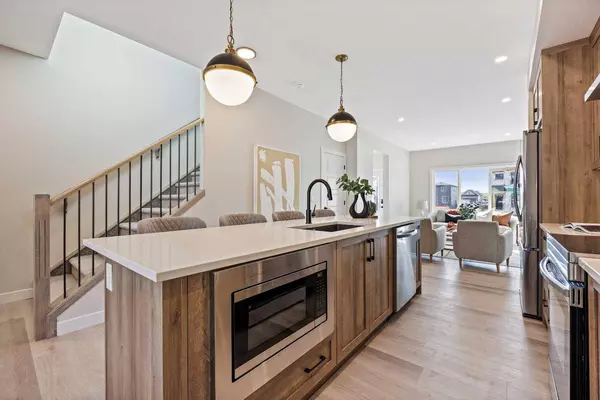 380 Fireside DR, Cochrane, AB T4C 3H8