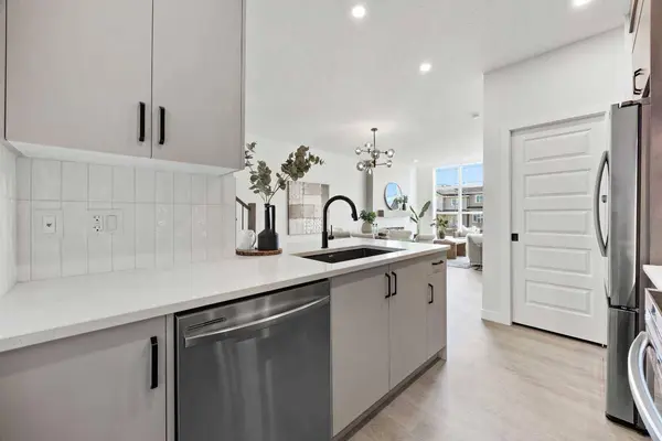 2146 Bayview DR SW, Airdrie, AB T4B 5N4