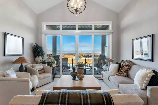 406 Crestridge Common SW, Calgary, AB T3B 6J5