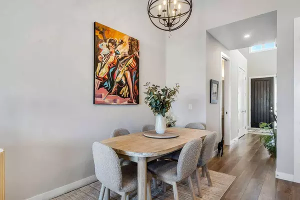 406 Crestridge Common SW, Calgary, AB T3B 6J5