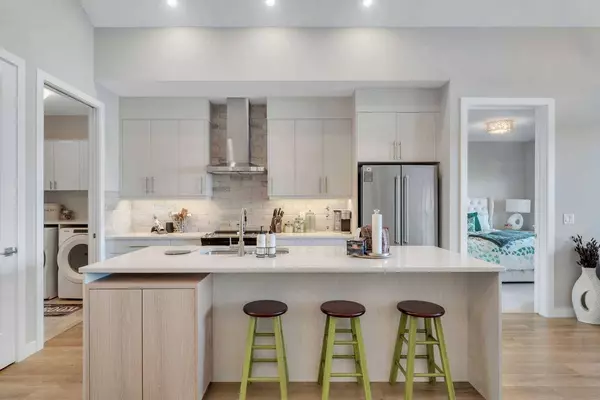 406 Crestridge Common SW, Calgary, AB T3B 6J5