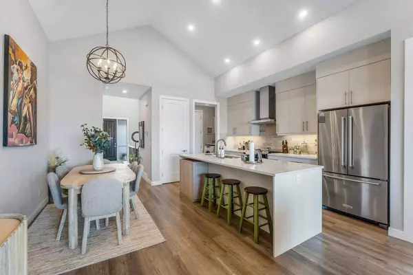 406 Crestridge Common SW, Calgary, AB T3B 6J5