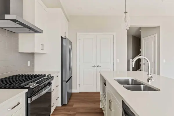 163 Belvedere, Calgary, AB T2A 7Y5