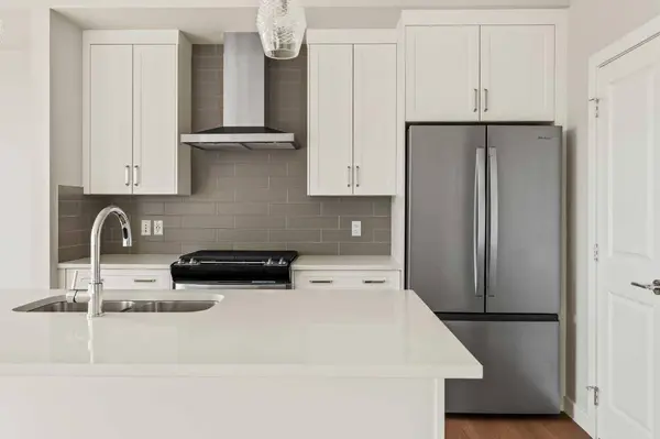 163 Belvedere, Calgary, AB T2A 7Y5