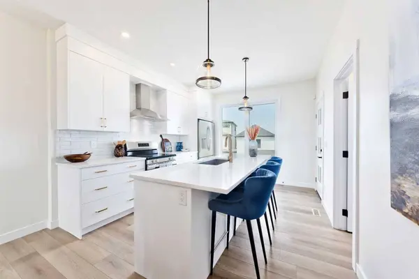 310 Alpine BLVD, Calgary, AB T2Y 0Y4