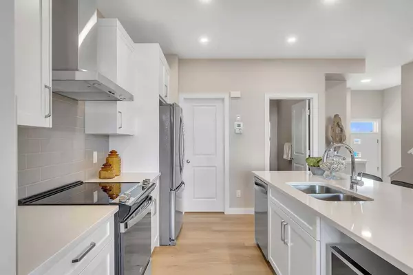 430 South Shore DR, Chestermere, AB T1X 2Y6