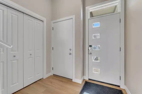 430 South Shore DR, Chestermere, AB T1X 2Y6