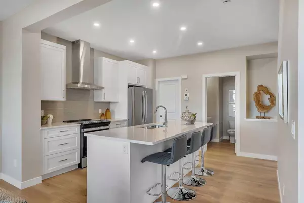 430 South Shore DR, Chestermere, AB T1X 2Y6