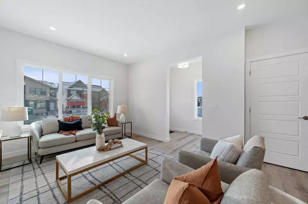 420 Fireside DR, Cochrane, AB T4C3E1