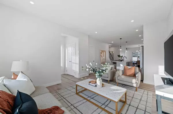 420 Fireside DR, Cochrane, AB T4C3E1