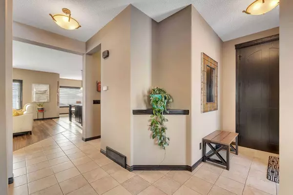 73 Elgin Meadows Link SE, Calgary, AB T2Z 0S3