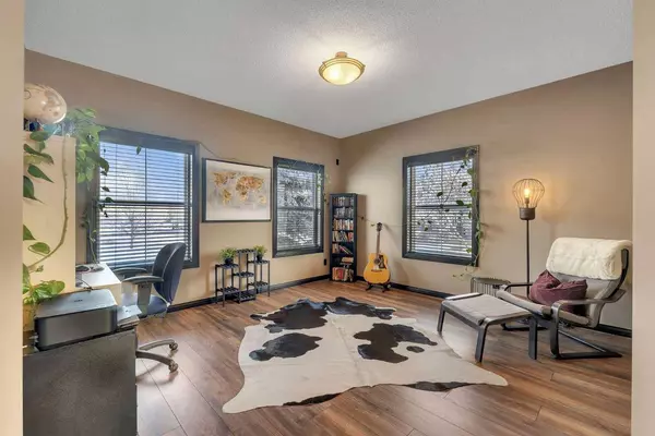 73 Elgin Meadows Link SE, Calgary, AB T2Z 0S3