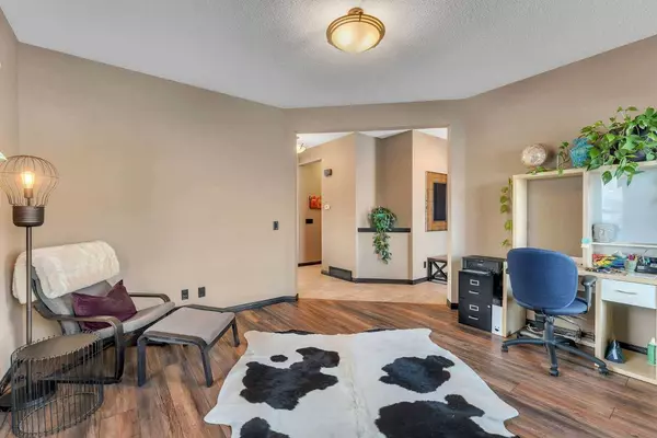 73 Elgin Meadows Link SE, Calgary, AB T2Z 0S3