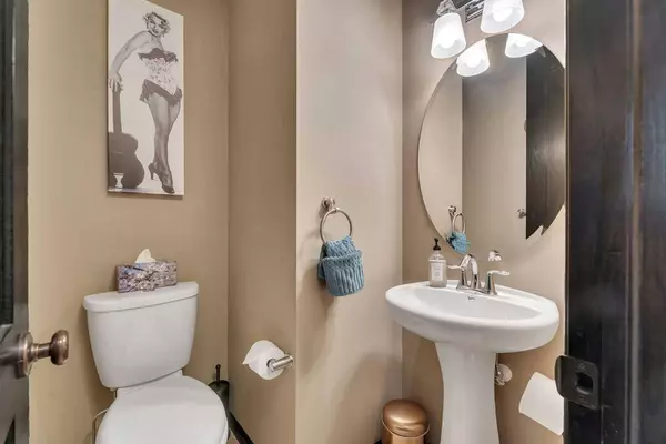 73 Elgin Meadows Link SE, Calgary, AB T2Z 0S3