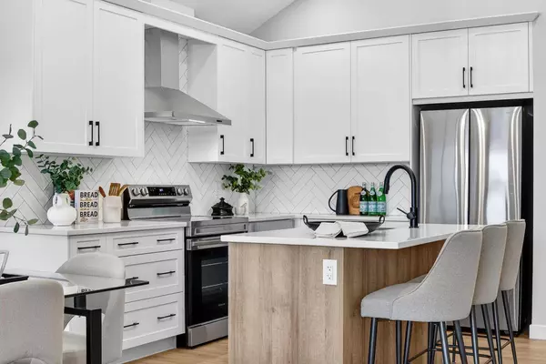 2242 Bayview DR SW, Airdrie, AB T4B 5N4