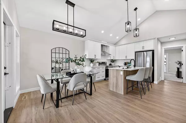 2242 Bayview DR SW, Airdrie, AB T4B 5N4