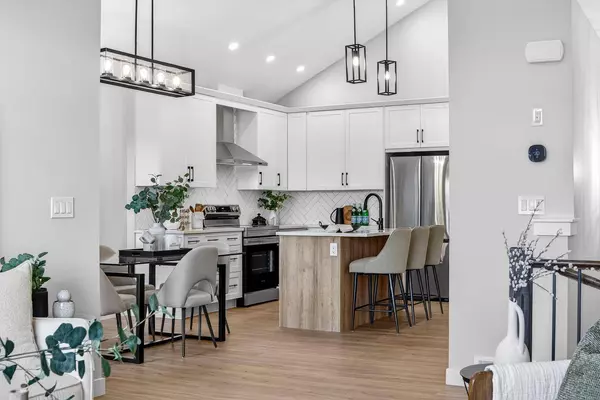 2242 Bayview DR SW, Airdrie, AB T4B 5N4