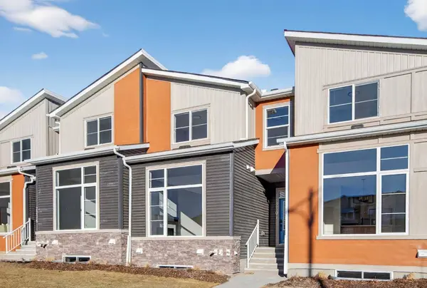 2230 Bayview DR, Airdrie, AB T4B 5N4